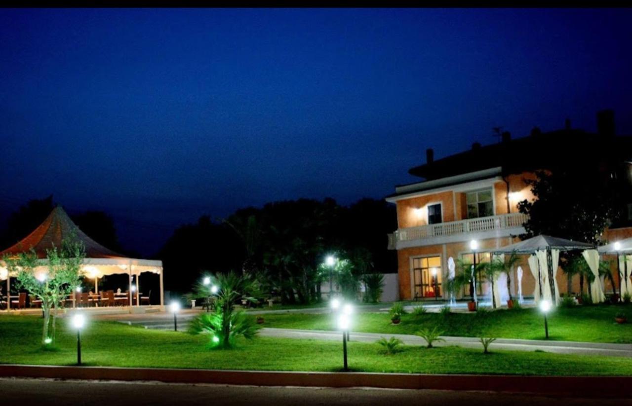 Hotel Ascot كايانيلو المظهر الخارجي الصورة