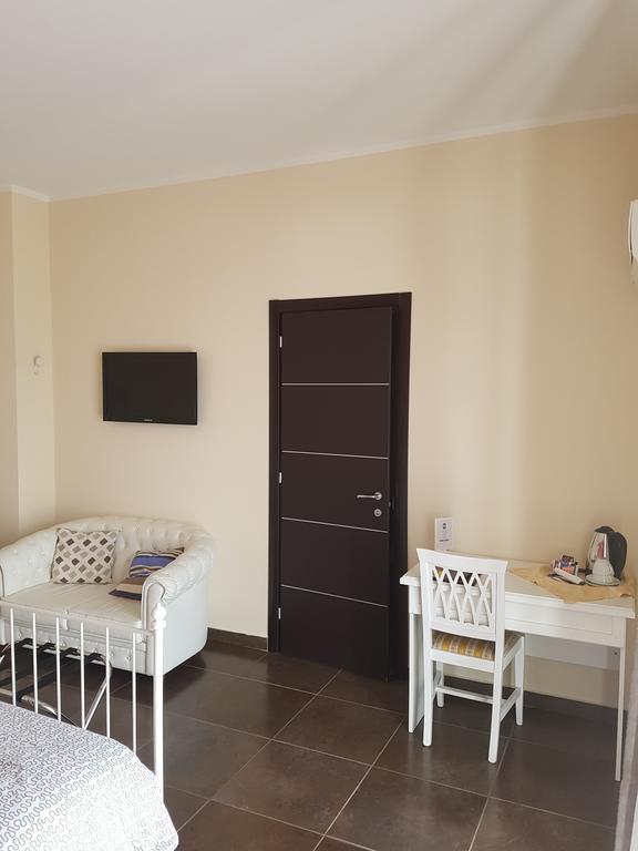 Hotel Ascot كايانيلو المظهر الخارجي الصورة