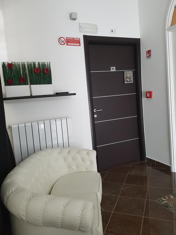 Hotel Ascot كايانيلو المظهر الخارجي الصورة